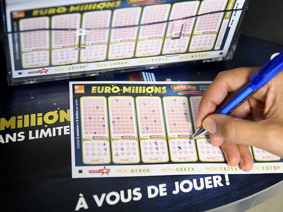 Lors du prochain tirage mardi, 40 millions de francs seront en jeu, a indiqué la Loterie romande. © KEYSTONE/LAURENT GILLIERON