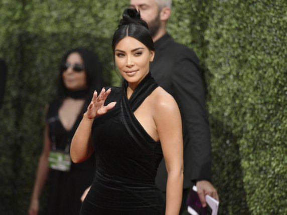 Kim Kardashian est l'une des célébrités qui vont participer au boycott mercredi en gelant leur compte Instagram. Elle est l'un des personnalités les plus suivies au monde sur la plateforme (archives). © KEYSTONE/AP Invision/RICHARD SHOTWELL
