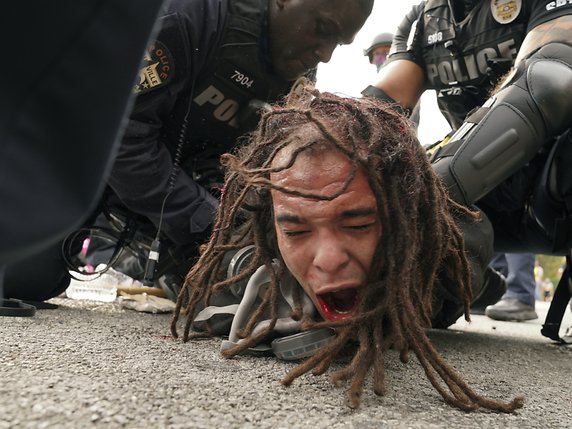127 manifestants ont été arrêtés à Louisville. © KEYSTONE/AP/John Minchillo