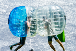 Du bubble foot sur glace aux Paccots
