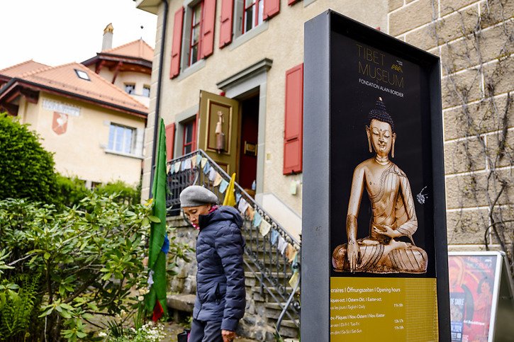 L'année 2099 correspond à la création de la Fondation Alain Bordier et à l'ouverture du Tibet Museum à Gruyères (FR). © KEYSTONE/JEAN-CHRISTOPHE BOTT