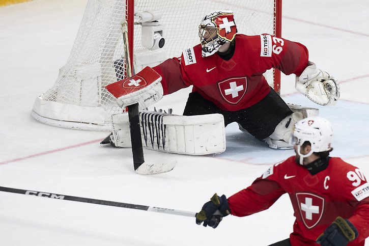 Genoni et la Suisse ont été battus 2-0 en finale dimanche © KEYSTONE/PETER SCHNEIDER