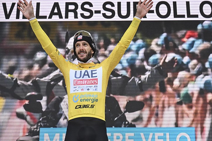 Adam Yates est le vainqueur du Tour de Suisse 2024. © KEYSTONE/GIAN EHRENZELLER