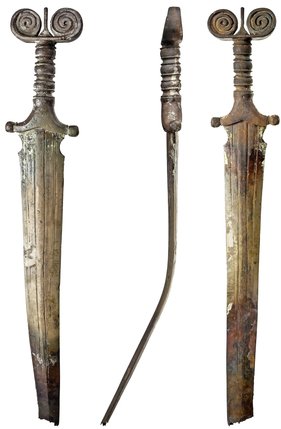 L’épée pèse près de 3 kilos.  © Laténium