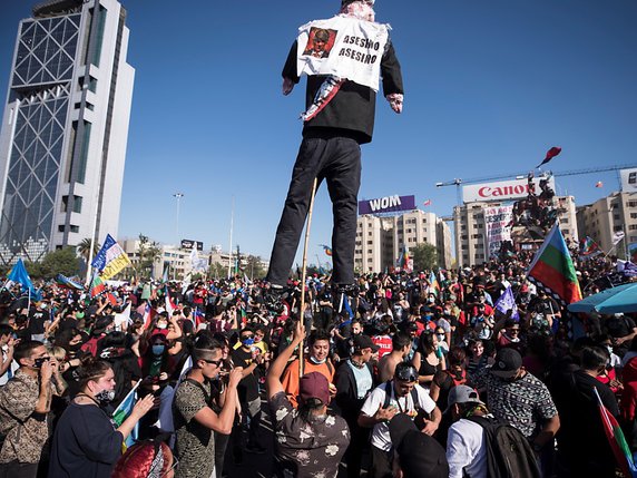 Jusqu'à 30'000 personnes s'étaient rassemblées dimanche sur la Plaza Italia © KEYSTONE/EPA/Alberto Valdes