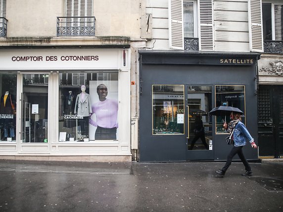 Après plusieurs semaines de fermeture, les commerces français peuvent dès samedi rouvrir leurs portes (archives). © KEYSTONE/EPA/MOHAMMED BADRA