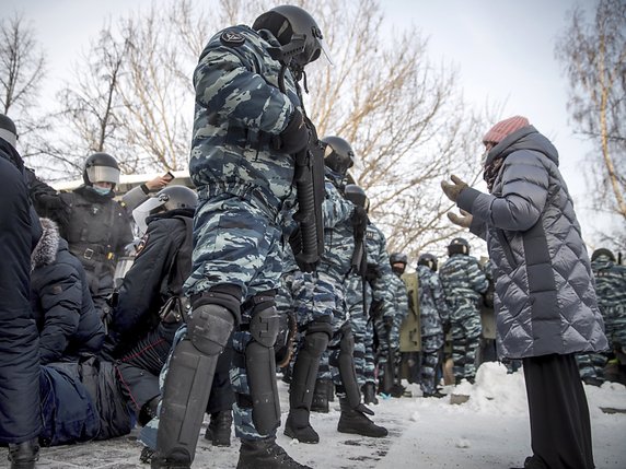 Les manifestants ont exigé la libération de  l'opposant. © KEYSTONE/AP/Anton Basanayev