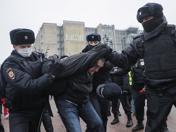 Des foules plus ou moins importantes se sont aussi mobilisées dans des dizaines d'autres villes de Russie. © KEYSTONE/EPA/MAXIM SHIPENKOV