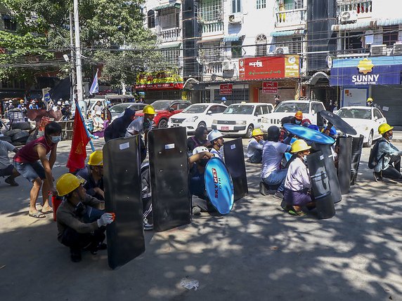 Les manifestants ont poursuivi leur mobilisation jeudi, malgré la répression de la veille. © KEYSTONE/AP/STR