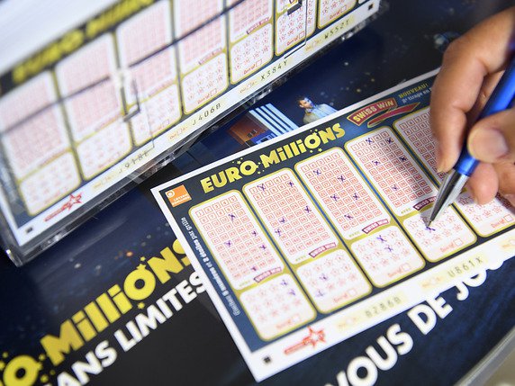 Lors du prochain tirage mardi prochain, 48 millions de francs seront en jeu, indique la Loterie romande (archives). © KEYSTONE/LAURENT GILLIERON