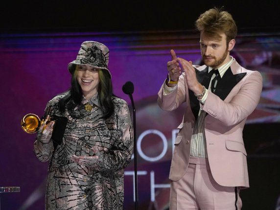 Billie Eilish remporte pour la deuxième année consécutive le Grammy de l'enregistrement de l'année. © KEYSTONE/AP/Chris Pizzello