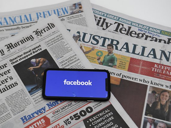 L'accord conclu entre Facebook et le groupe News Corp s'appliquera notamment au quotidien The Australian (image d'illustration). © KEYSTONE/EPA/LUKAS COCH