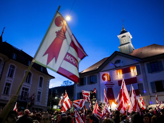 Les habitants de Moutier ont accepté par plus de 54% de rattacher leur ville au canton du Jura. © KEYSTONE/JEAN-CHRISTOPHE BOTT