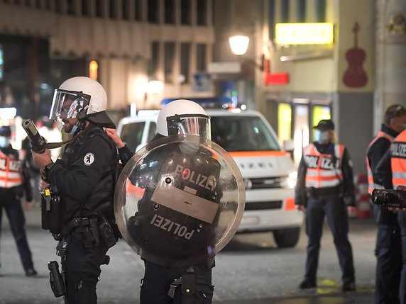 La police était déployée avec un important dispositif au centre de Saint-Gall. © KEYSTONE/Michel Canonica