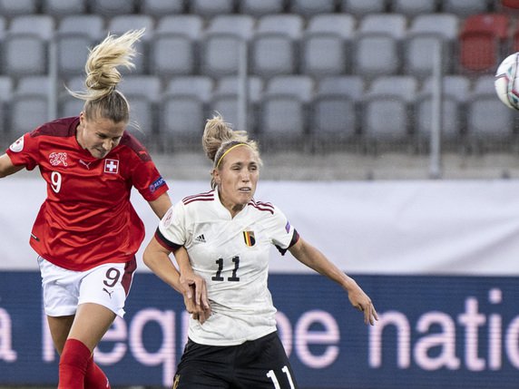 Ana Maria Crnogorcevic (à gauche) a marqué l'unique but suisse (archive). © KEYSTONE/PETER SCHNEIDER