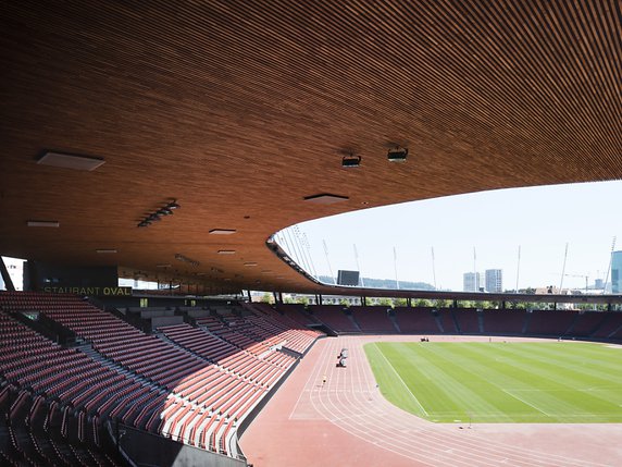 Les litiges opposant les deux parties concernaient notamment les défauts de construction du toit du stade du Letzigrund (archives). © KEYSTONE/GAETAN BALLY