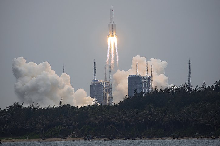 La fusée Longue-Marche 5B a mis sur orbite la semaine dernière le premier des trois éléments de la station spatiale chinoise. Elle est devenue incontrôlable juste après (archives). © KEYSTONE/AP
