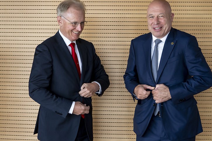 Pour Hans-Ulrich Bigler (à gauche), le directeur de l'Union suisse des arts et métiers, et Fabio Regazzi (à droite) le président, l'accord-cadre avec l'UE est inadapté (archives). © KEYSTONE/JEAN-CHRISTOPHE BOTT