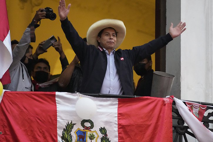 Le candidat de la gauche radicale estime avoir remporté la présidentielle au Pérou alors que plus de 99% des bulletins de vote ont été dépouillés. © KEYSTONE/AP/Martin Mejia