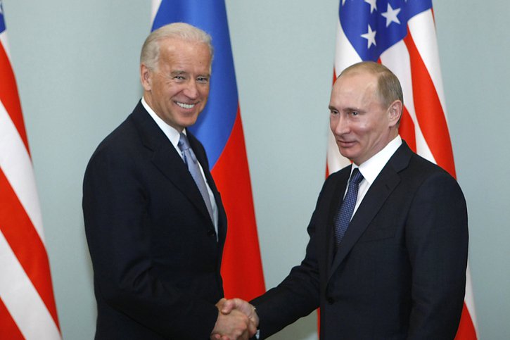 Les différents experts ne s'attendent pas à de grandes avancées entre le président américain Joe Biden et son homologue russe Vladimir Poutine lors de leur sommet à Genève (archives). © KEYSTONE/AP/ALEXANDER ZEMLIANICHENKO