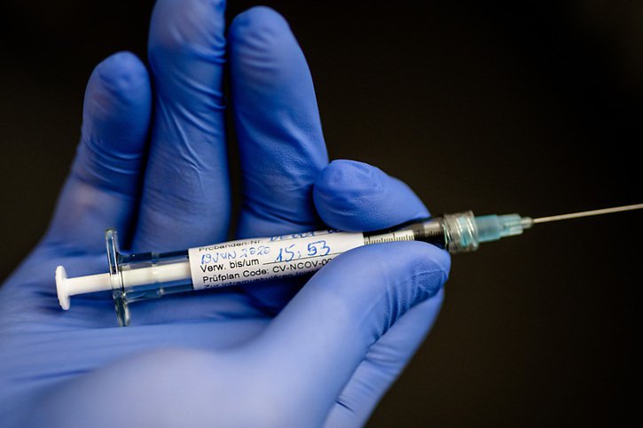 La Suisse a commandé 5 millions de doses du vaccin CureVac (archives). © KEYSTONE/DPA/CHRISTOPH SCHMIDT