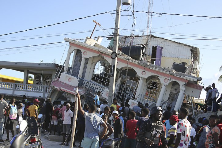 De nombreux bâtiments ont été détruits par la secousse à Haïti, notamment à Les Cayes. © KEYSTONE/AP/Joseph Odelyn