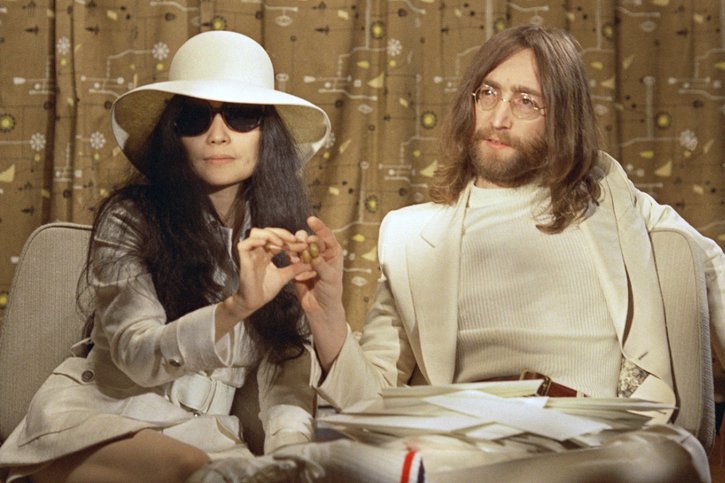 Le chanteur des Beatles et sa femme Yoko Ono étaient venus passer une partie de l'hiver 1969-1970 dans un coin perdu sur la côte ouest du Danemark. © KEYSTONE/AP/ANONYMOUS