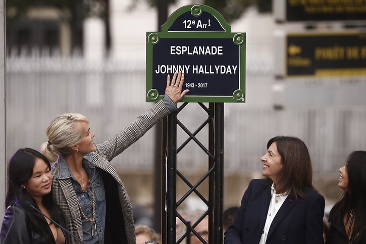 Une "Esplanade Johnny" a été inaugurée mardi en l'honneur du chanteur français décédé il y a près de quatre ans. © KEYSTONE/EPA/YOAN VALAT