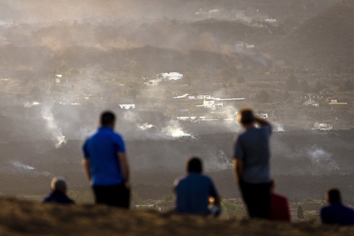 A cause de l'accumulation des cendres, l'aéroport de Palma a dû cesser son exploitation. © KEYSTONE/AP/Emilio Morenatti