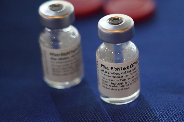 Le vaccin de Pfizer reste efficace à 90% contre les risques d'hospitalisations liées au Covid-19, y compris en cas d'infection au variant Delta, pour au moins six mois (archives). © KEYSTONE/AP/Rogelio V. Solis