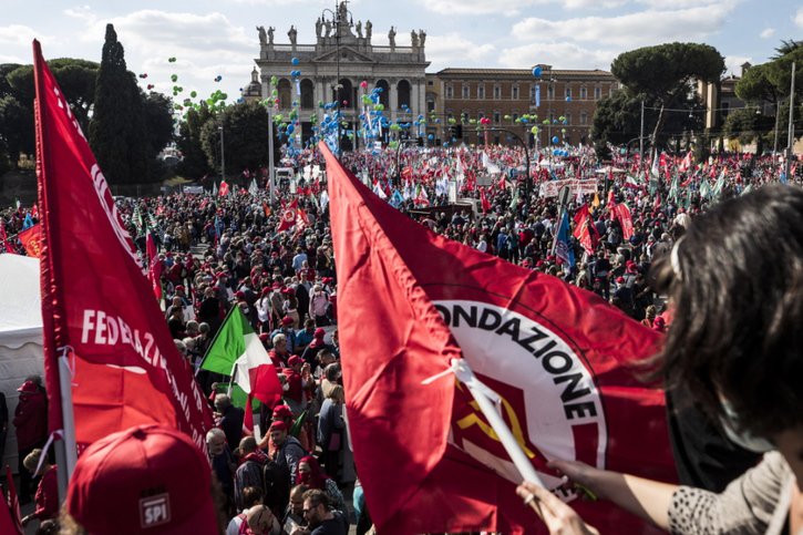 Les Italiens manifestent contre l'etrême droite. © KEYSTONE/EPA/ANGELO CARCONI