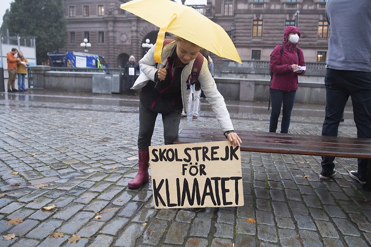 Cette semaine devant le parlement suédois, Greta Thunberg milite pour la grève du climat le vendredi à l'école. © KEYSTONE/EPA/Fredrik Sandberg