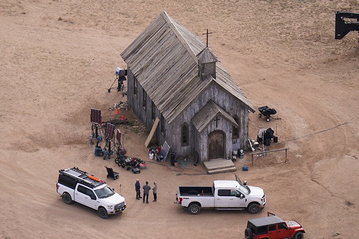 Le tournage du western "Rust" se déroulait près de Santa Fe, dans le Nouveau-Mexique. © KEYSTONE/AP/Jae C. Hong