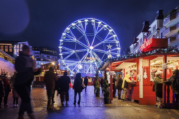 Le marché de Noël a repris ses droits depuis une semaine à Montreux. © KEYSTONE/CYRIL ZINGARO