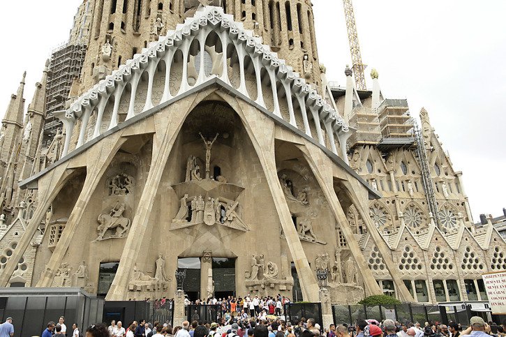 C'est cette fois le Covid qui retarde l'achèvement de la  Sagrada Familia. © KEYSTONE/AP/MANU FERNANDEZ