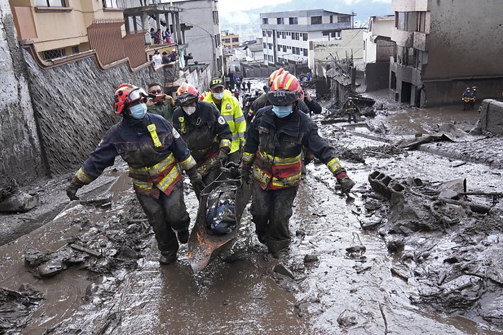 Au moins 16 personnes ont perdu la vie dans les inondations qui ont frappé l'Equateur. © KEYSTONE/AP/Dolores Ochoa