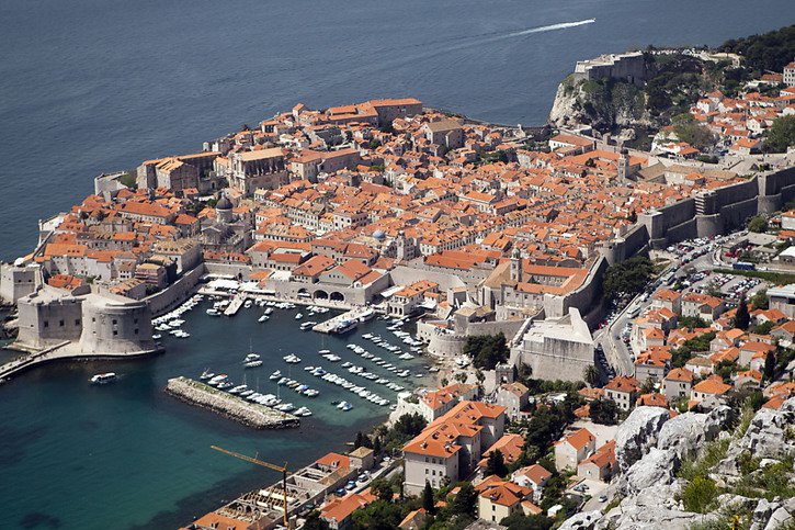 La ville de Dubrovnik, en Croatie, où le sort d'une chatte des rues agite les habitants (archives). © KEYSTONE/AP/Darko Bandic