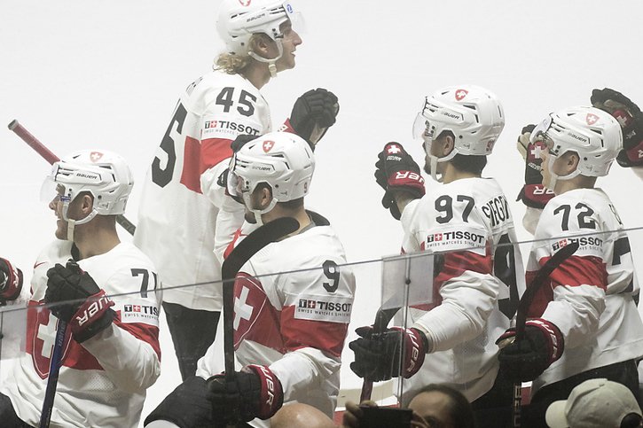 La joie des Suisses, qui ont dominé le Canada samedi © KEYSTONE/EPA/Mauri Ratilainen