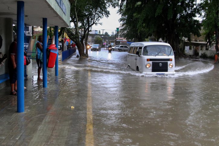Entre vendredi soir et samedi matin, les précipitations ont atteint 236 millimètres dans certaines parties de la capitale du Pernambouc, selon la mairie. © KEYSTONE/AP/Marlon Costa
