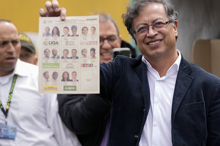 L'opposant de gauche et ancien maire de Bogota Gustavo Petro est arrivé en tête du premier tour de l'élection présidentielle colombienne. © KEYSTONE/AP/Fernando Vergara