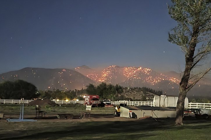 L'Arizona est ravagé par deux feux de forêt, dont l'un se rapproche de Flagstaff. © KEYSTONE/AP/Wendy Pettay