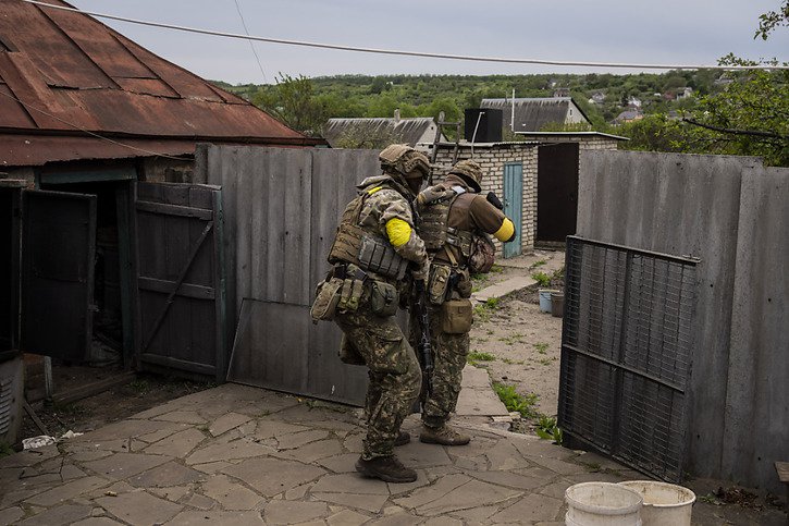 Les forces ukrainiennes sont actuellement en difficulté dans le Donbass (archives). © KEYSTONE/AP/BERNAT ARMANGUE