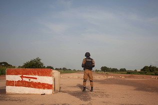 Cinq militaires tués, 30 "terroristes abattus" au nord du Burkina