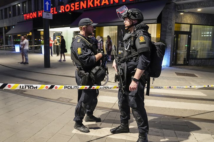 La police sécurise le centre d'Oslo après des tirs meurtriers. © KEYSTONE/EPA/Javad Parsa