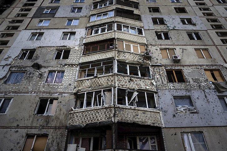 Un appartement détruit à Kharkiv © KEYSTONE/AP/Evgeniy Maloletka