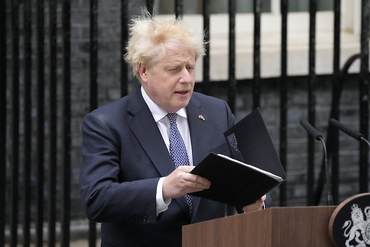 Boris Johnson a ajouté que le calendrier pour l'élection d'un nouveau leader conservateur serait précisé la semaine prochaine. © KEYSTONE/AP/Frank Augstein