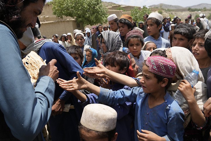 Plus de la moitié de la population afghane fait face à une insécurité alimentaire aiguë et trois millions d'enfants risquent la malnutrition (archives). © KEYSTONE/AP/EBRAHIM NOROOZI