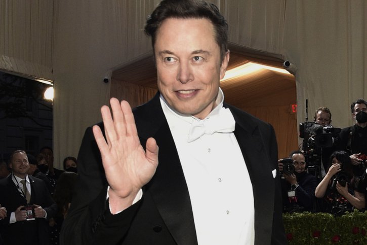 Elon Musk a causé des remous avec une simple blague sur Twitter © KEYSTONE/AP/Evan Agostini