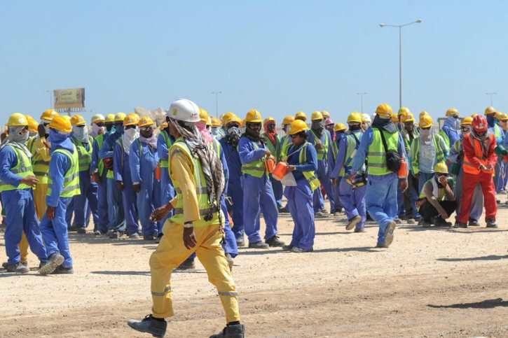 Les autorités de Doha sous régulièrement sous le feu des critiques pour leur manière de traiter les centaines de milliers de travailleurs étrangers venus au Qatar pour préparer le Mondial-2022 (archives). © KEYSTONE/EPA/STR