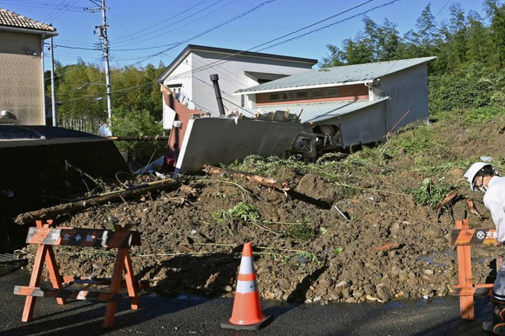 Un glissement de terrain a fait trois blessés légers à Hamamatsu. © KEYSTONE/AP/Mizuki Ikari